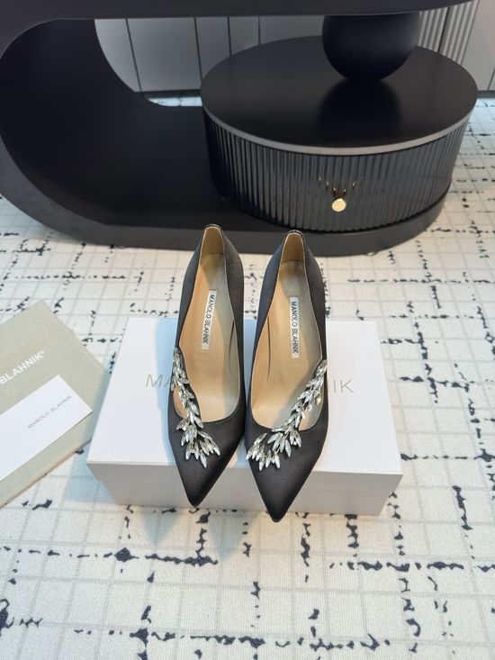 Manolo Blahnik Luxury Embellished Silk High Heel Pumps