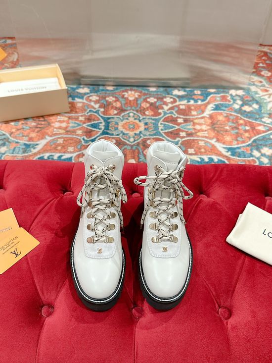 Louis Vuitton Smooth Cowhide Lace-up Ankle Boots Stitching Detail Rubber Outsole