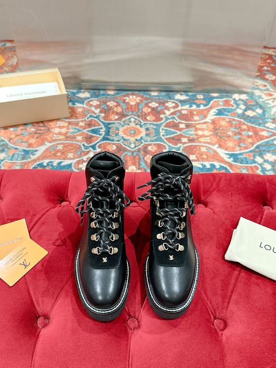 Louis Vuitton Smooth Cowhide Lace-up Ankle Boots Stitching Detail Rubber Outsole