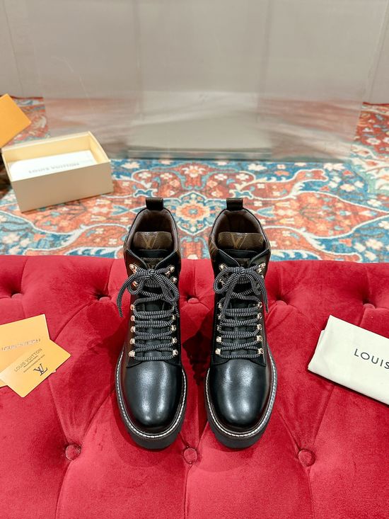 Louis Vuitton Smooth Cowhide Lace-up Ankle Boots Stitching Detail Rubber Outsole