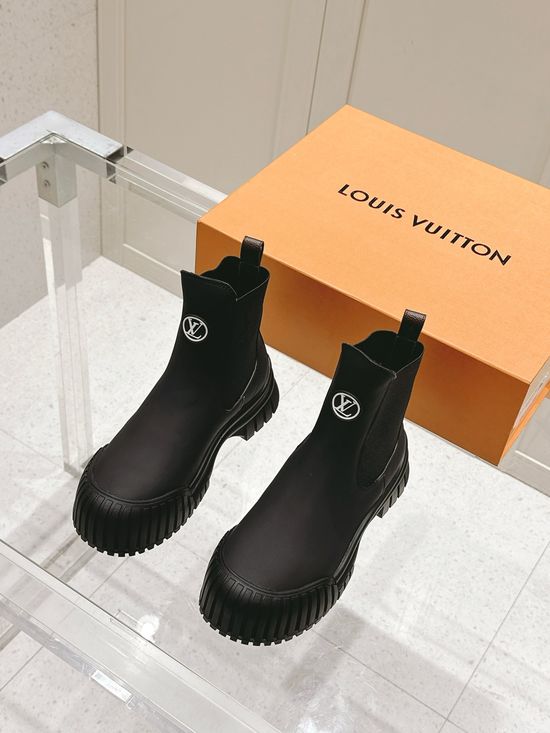 Louis Vuitton Leather Chelsea Ankle Boots Non Slip Rubber Sole Classic Style