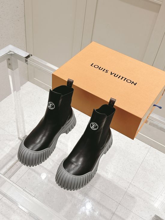 Louis Vuitton Leather Chelsea Ankle Boots Non Slip Rubber Sole Classic Style