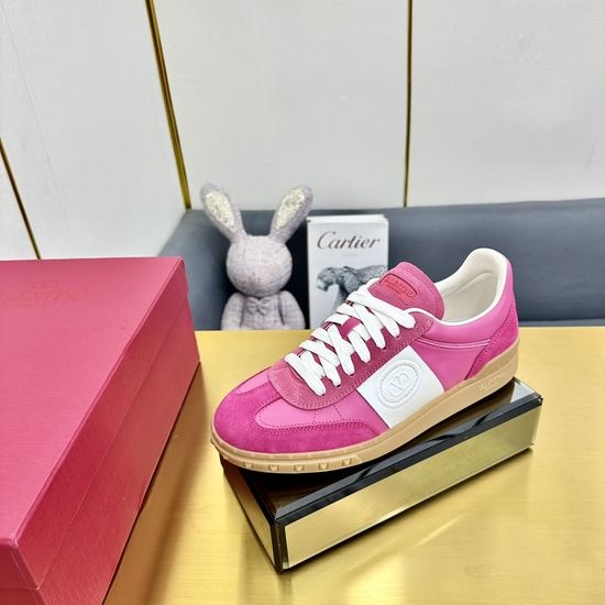 Valentino Classic Retro Casual Training Shoes with Premium Material