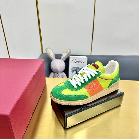 Valentino Classic Retro Casual Training Shoes with Premium Material