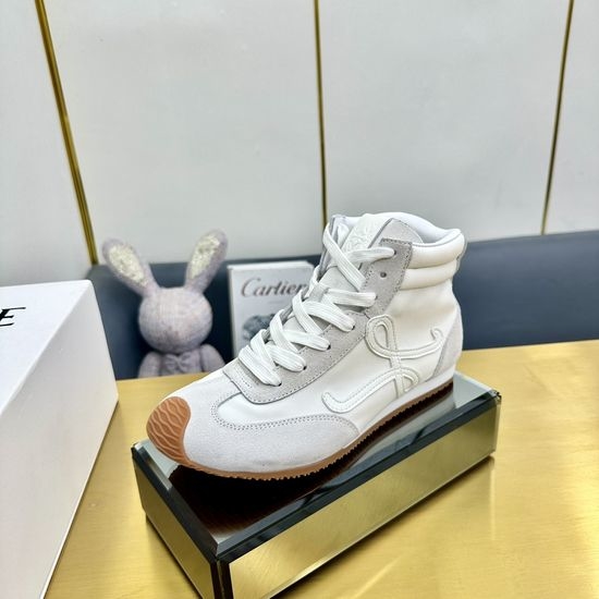 Loewe Comfortable Durable Casual Shoes with Classic Structured Design