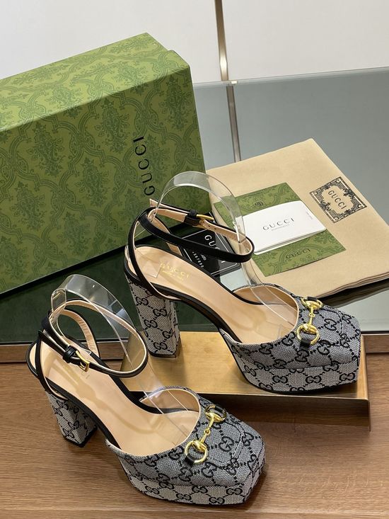 Gucci Buckle Decor Patent Leather Platform Heeled Sandals