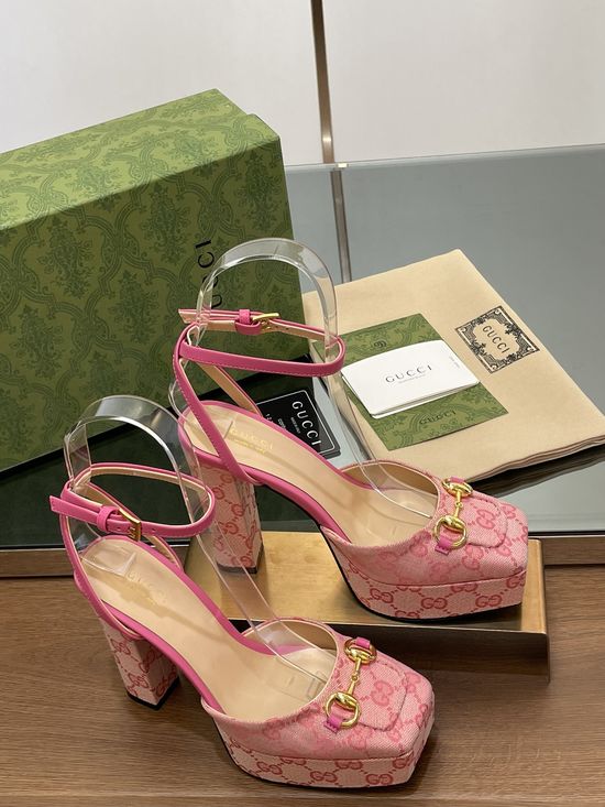 Gucci Buckle Decor Patent Leather Platform Heeled Sandals