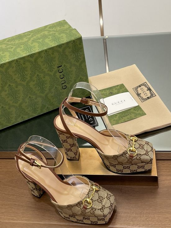 Gucci Buckle Decor Patent Leather Platform Heeled Sandals