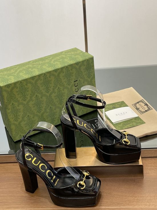 Gucci Buckle Decor Patent Leather Platform Heeled Sandals