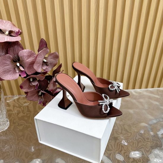 Manolo Blahnik Premium Silk Upper Classic High Heel Shoes