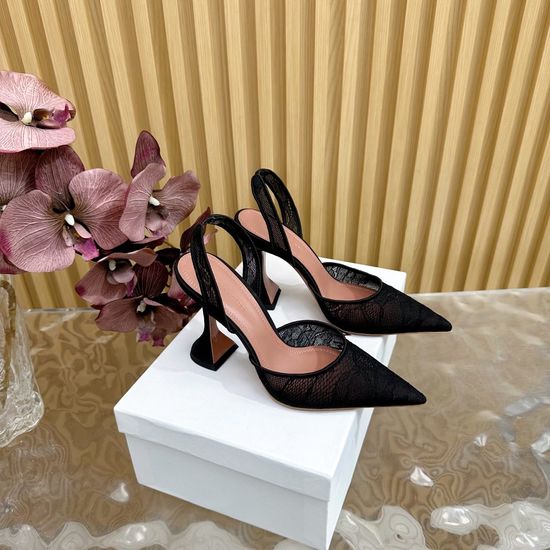 Manolo Blahnik Lace Upper Cinderella Heel Sheepskin Lining Leather Sole