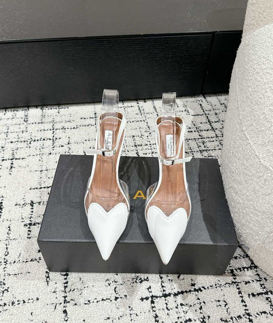 Alaia Glossy Patent Leather Heart Decor Dress Pumps
