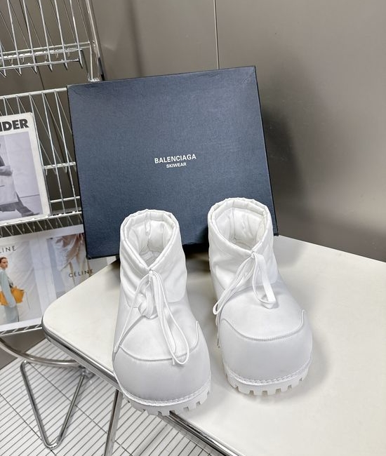 Balenciaga Durable Warm Lined Snow Boots for Cold Weather