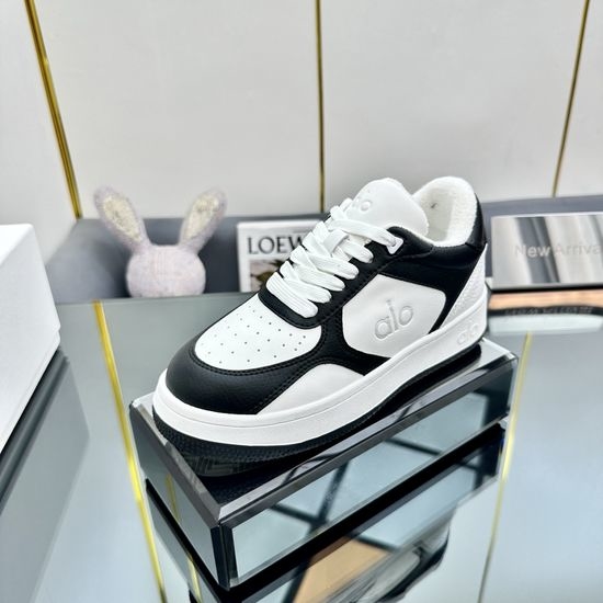Alo Minimalist Style Thick Sole Low Top Casual Sneakers