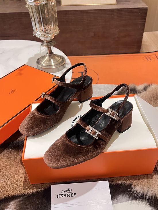 Hermes Buckle Decor Leather Mary Jane Block Heel Pumps