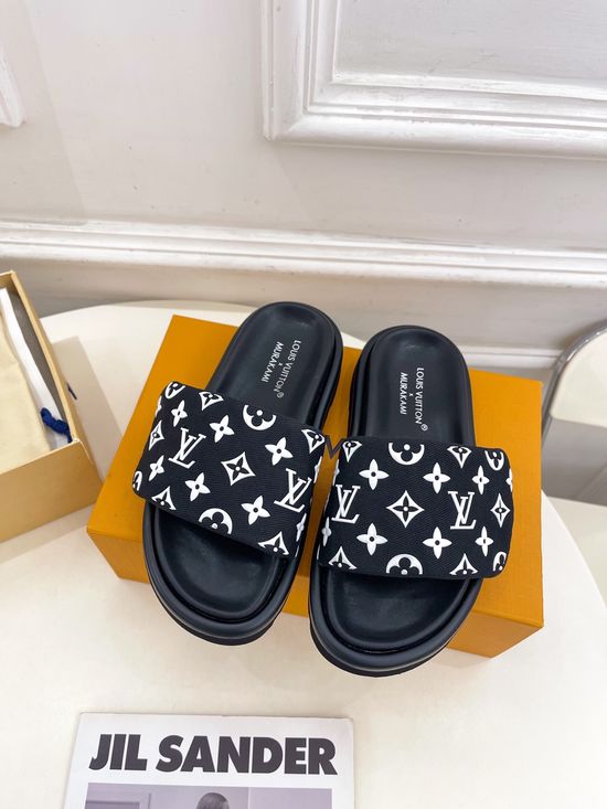 Louis Vuitton Embossed Casual Comfort Slip-On Slides