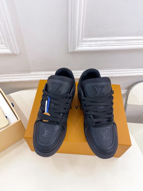 Louis Vuitton Premium Grain Leather Retro Casual Sneakers