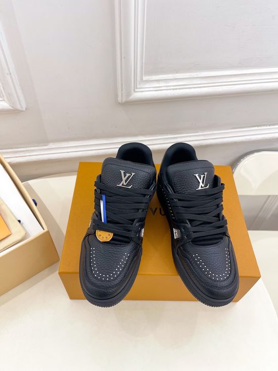 Louis Vuitton Metal Rivet Decor Casual Comfort Sneakers