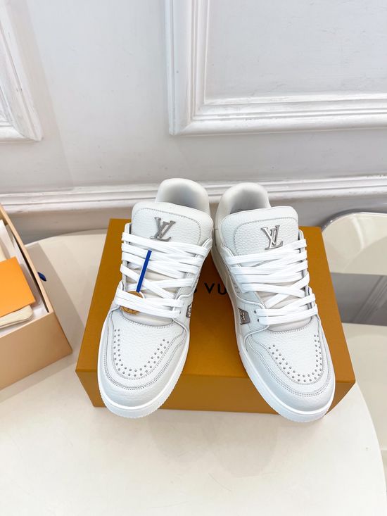 Louis Vuitton Metal Rivet Decor Casual Comfort Sneakers