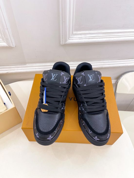 Louis Vuitton Premium Grain Leather Upper Casual Sneakers