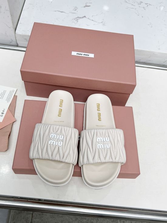 Miu Miu Embroidered Flat Slip-On Casual Slippers