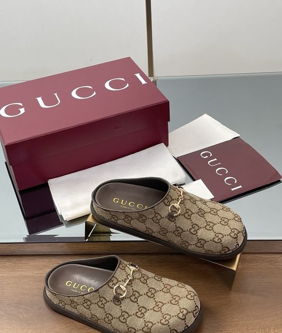 Gucci Classic Pattern Closed Toe Slip On Mule Slides