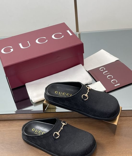 Gucci Classic Pattern Closed Toe Slip On Mule Slides