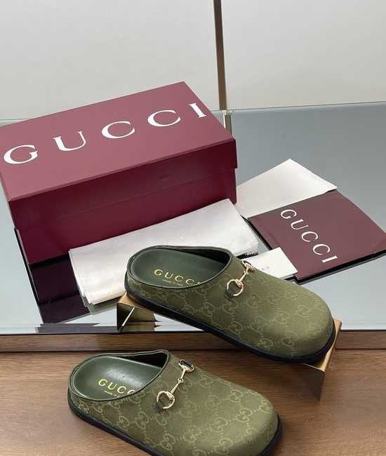 Gucci Classic Pattern Closed Toe Slip On Mule Slides