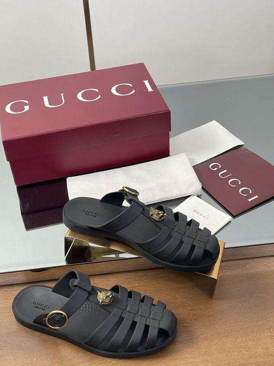 Gucci Logo Detail Rubber Sandals Comfortable Casual Footwear