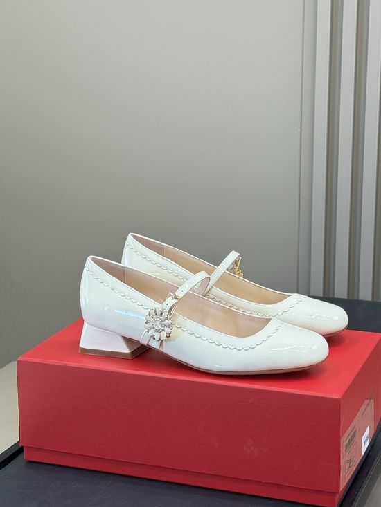 Roger Viver Retro Daisy Pattern Mary Jane Patent Leather Shoes