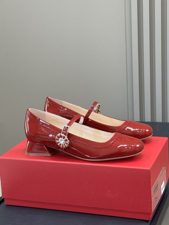 Roger Viver Retro Daisy Pattern Mary Jane Patent Leather Shoes