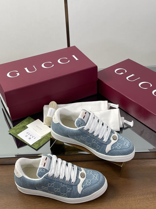 Gucci Vintage Distressed Canvas Casual Sports Sneakers with Classic Webbing