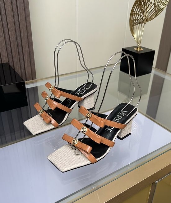 Versace Stylish Square-toe Low-heeled Slippers in Leather