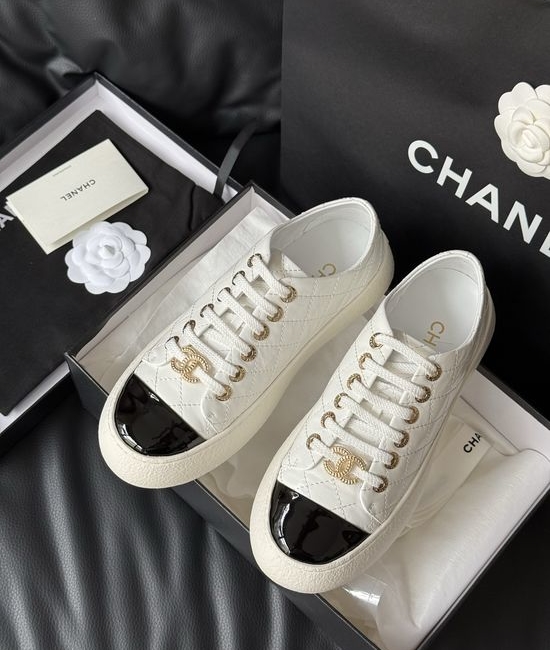 Chanel Patent Leather Casual Low Top Fashion Sneakers