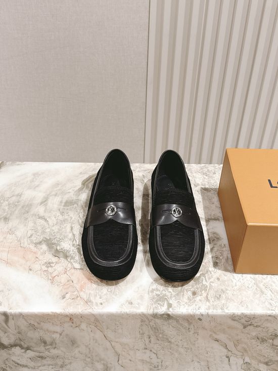 Louis Vuitton Comfortable Satin Pearl Decor Elegant Ballet Flats