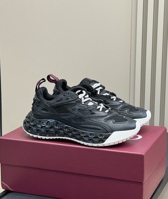 Gucci Comfortable Cushioned Height Boosting Casual Sneakers