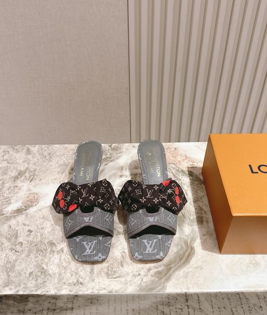 Louis Vuitton LV Chic Chunky Heel Buckle Strap Casual Shoes