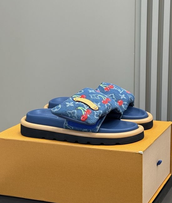 Louis Vuitton LV Lightweight Comfortable Slides Casual Summer Footwear