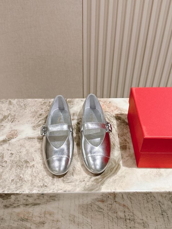 Ferragamo Elegant Bow Decorated Square Toe Flat Shoes