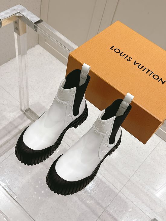 Louis Vuitton Leather Chelsea Ankle Boots Non Slip Rubber Sole Classic Style