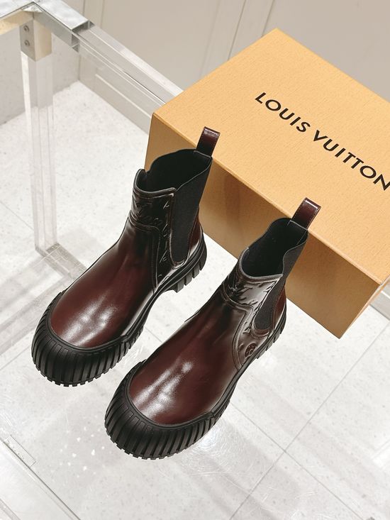 Louis Vuitton Leather Chelsea Ankle Boots Non Slip Rubber Sole Classic Style
