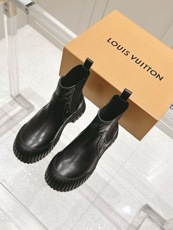 Louis Vuitton Leather Chelsea Ankle Boots Non Slip Rubber Sole Classic Style