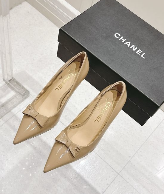 Chanel Chic Bow-Adorned Pointed-Toe Shoes with Painted Leather