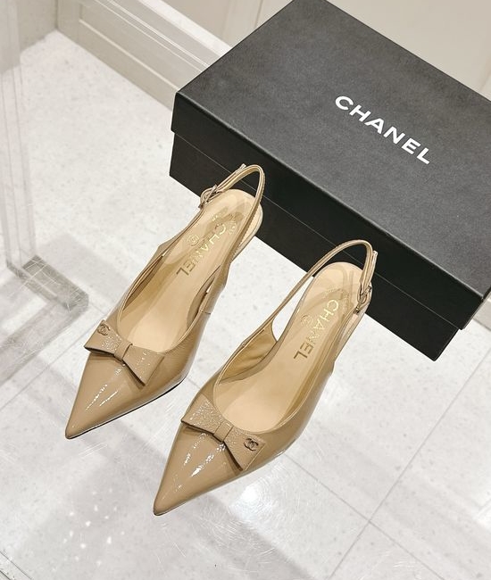 Chanel Chic Bow-Adorned Pointed-Toe Shoes with Painted Leather
