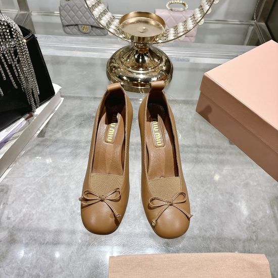 Miu Miu Bow Decor Leather Round Toe Block Heel Daily Pumps
