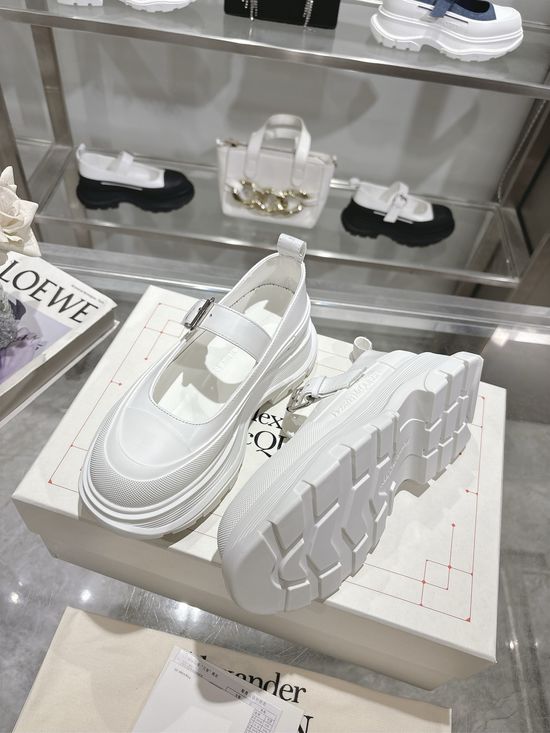 McQueen Round Toe Buckle Platform Leather Shoes Non-slip Sole