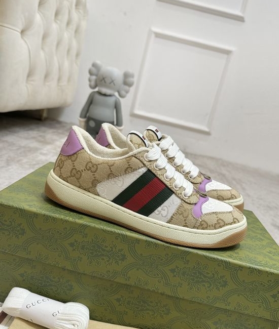 Gucci Distressed Casual Sneakers with Metal Emblem and Soft Lining
