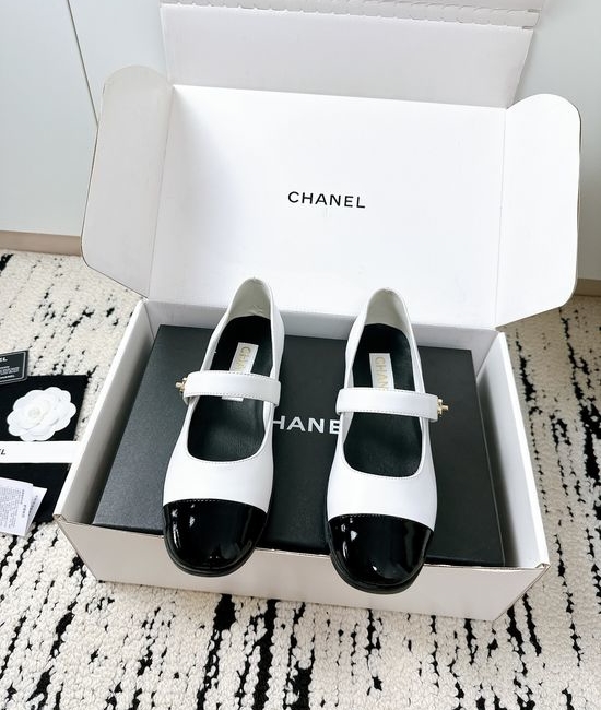 Chanel Patent Leather Mary Jane Shoes with Premium Leather Sole