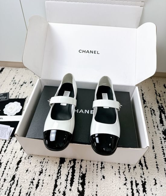 Chanel Patent Leather Mary Jane Shoes with Premium Leather Sole
