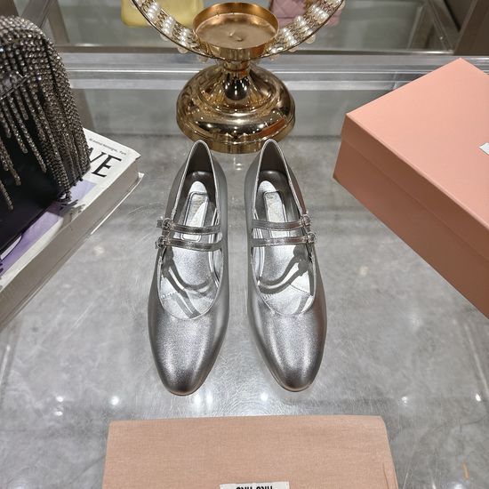 Miu Miu Patent Leather Mary Jane Shoes Pearl Buckle Low Block Heel